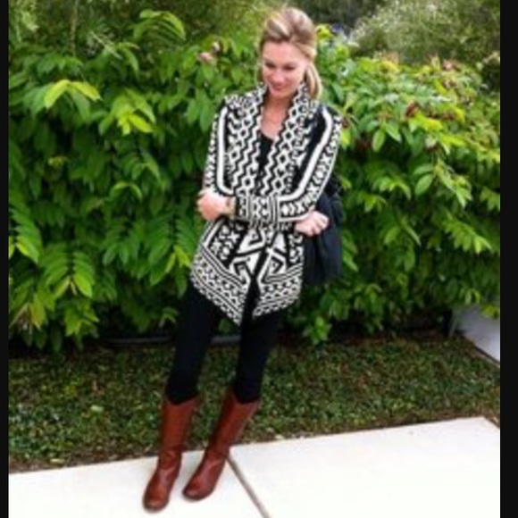 Cali-chic black and white aztec sweater