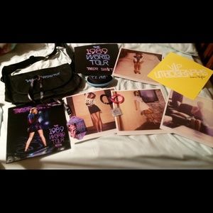 Taylor swift VIP 1989 tour new memorabilia