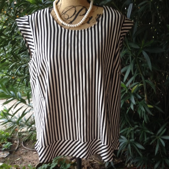 ๐HP๐LAST CHANCE by Giuliana cap sleeve blouse - Picture 2 of 3