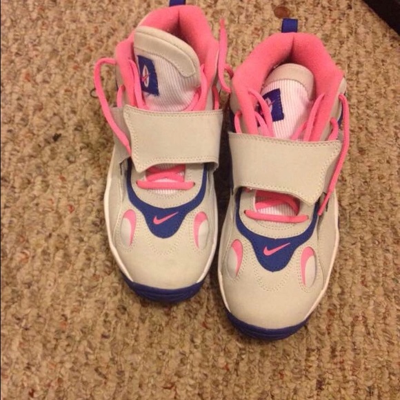 Nikes. - Picture 1 of 3