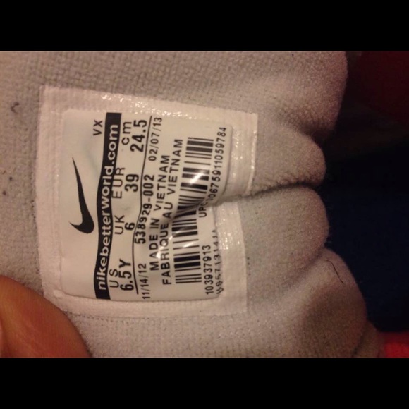 Nikes. - Picture 2 of 3