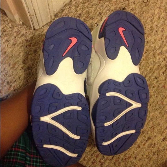 Nikes. - Picture 3 of 3