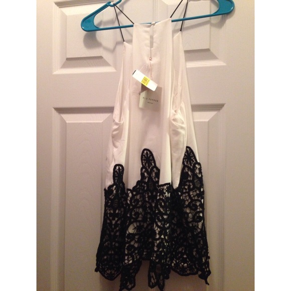 White blu pepper tank - Picture 2 of 2