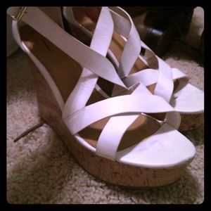 White, scrappy cork wedges