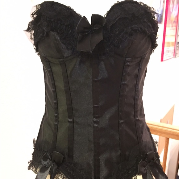 Corset - Picture 2 of 3