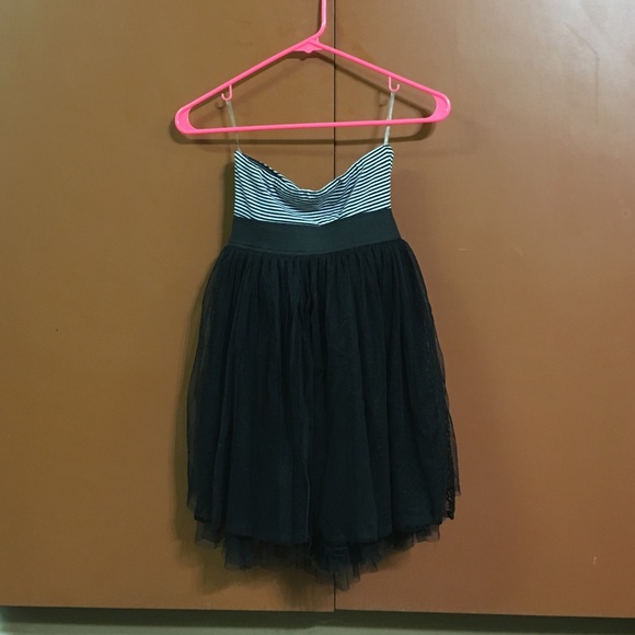 Super cute strapless dress - Picture 2 of 2