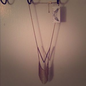 V tassel gold mid necklace chain