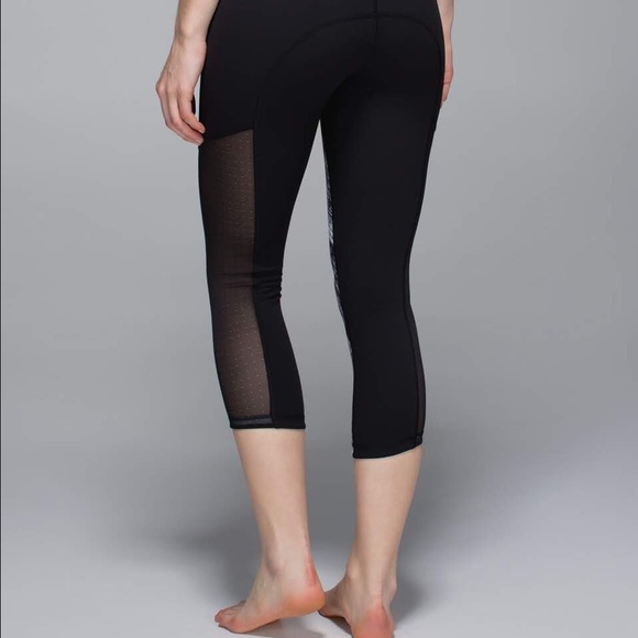 Lululemon Hot to Street Crop
