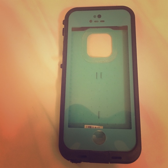 iPhone 5/5s Lifeproof case! ☔️💥📱
