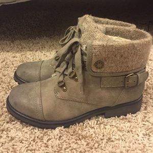 NWOT Roxy Ember Ankle Combat Boot Gray Tan SZ 8