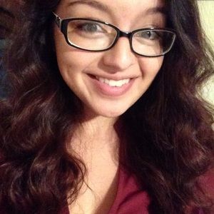 Meet your Posher, Elvia