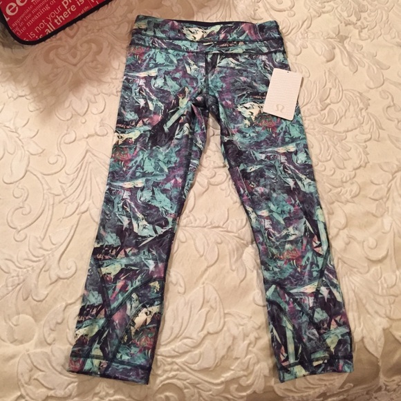 Lululemon Run: Inspire Crop II