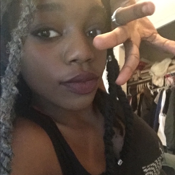 Meet Ur Posher - Picture 2 of 3