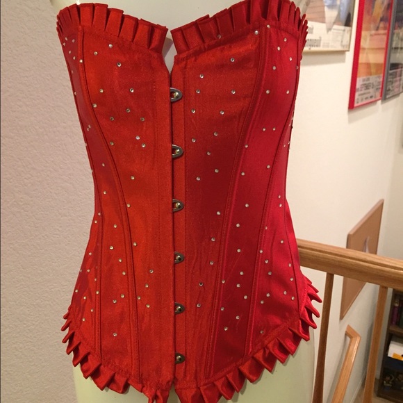Red corset - Picture 2 of 3