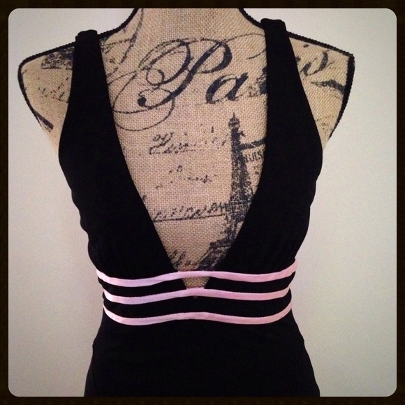 🎉Host Pick! 🎉Bebe cocktail dress w/silk trim - Picture 4 of 6