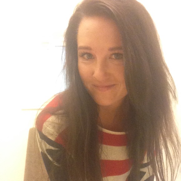 Meet your Posher, Larissa