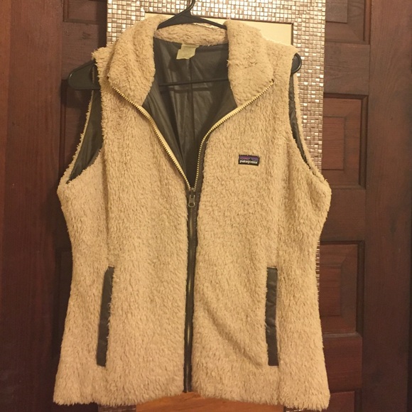 Patagonia Jackets & Blazers - WOMENS LARGE TAN PATAGONIA VEST