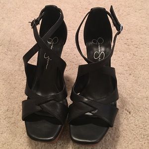 Jessica Simpson platform