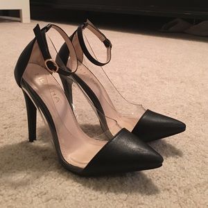 Elegant Liliana pump.