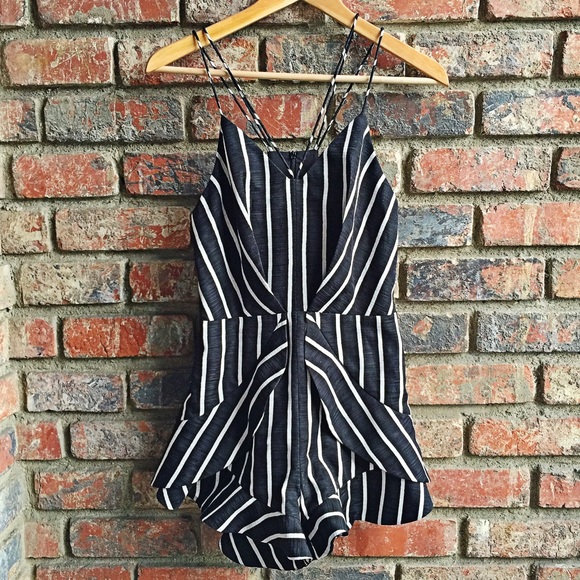 🚫BUNDLED🚫Pinstripe romper - Picture 2 of 4