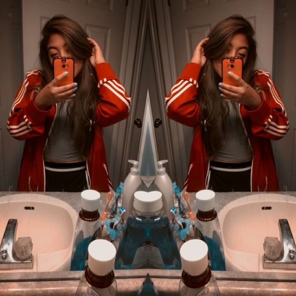 Meet your Posher, Yesenia