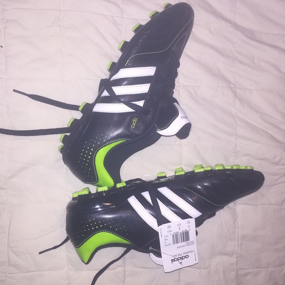 NEW Adidas men's soccer cleats size 9 1/2