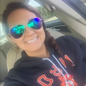 Meet your Posher, Emilee