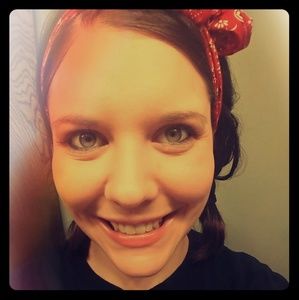 Meet your Posher, Becca