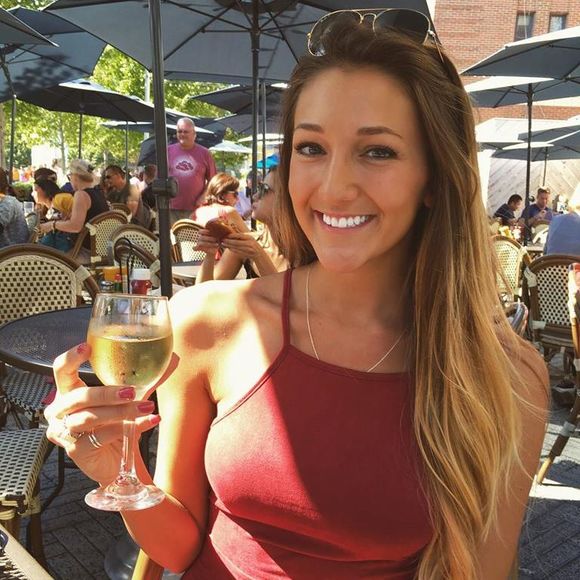 Meet your Posher, Jessica - Picture 1 of 1