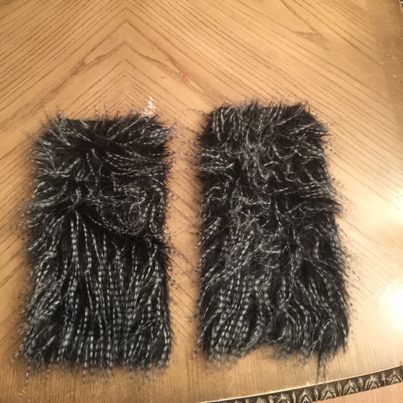 Accessories - Fuzzy leg warmers