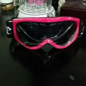 New Juicy Couture snowboarding goggles.