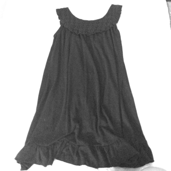 Charlotte Russe Black open back top with some lace - Picture 1 of 4