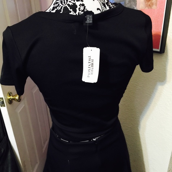 Black crop top size: large - Picture 3 of 3