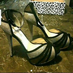 Gorgeous gold toned heels