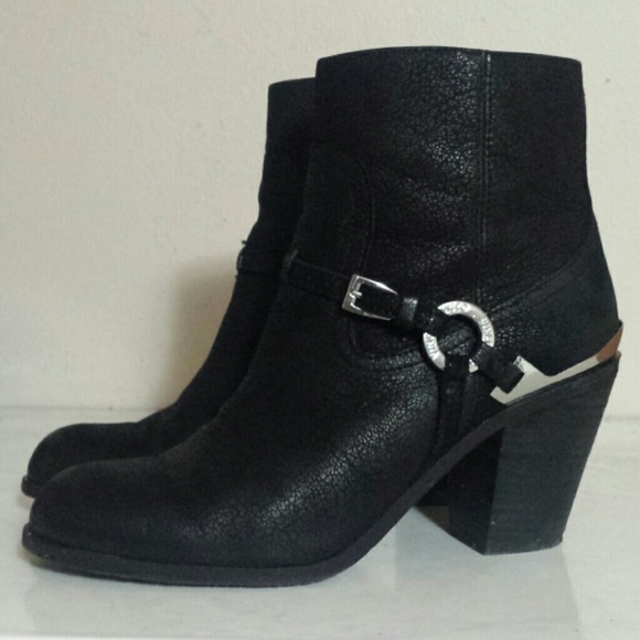 Black bootie