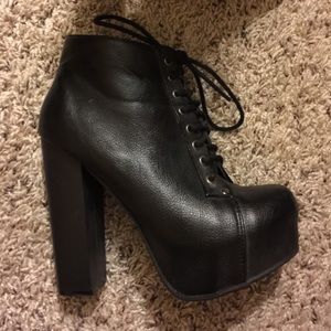 Grey/Black boots