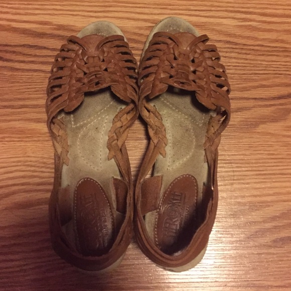 Cherokee tan sandals