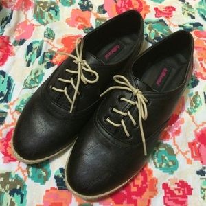 BNWOT faux leather oxfords