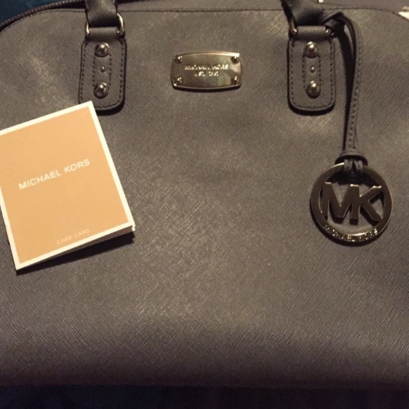 Love this MK bag it's just a bit too big for me. - Picture 3 of 3