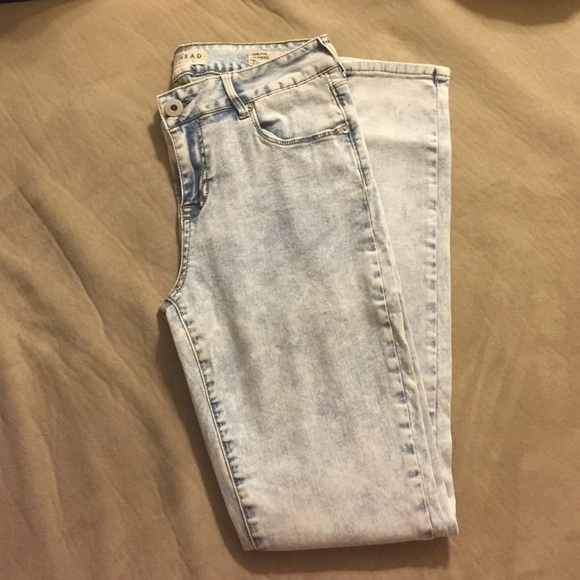 Washed out skinny jeans