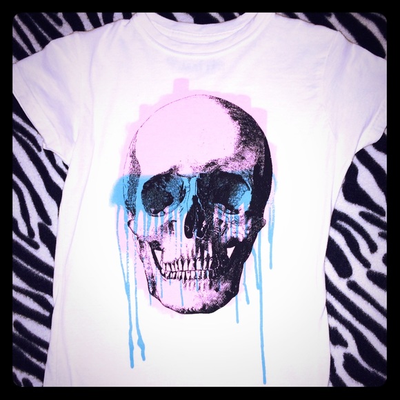 Multi color rare skull tee XS flawless!
