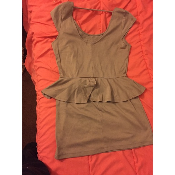 〽️ nude peplum/ruffle dress 〽️ - Picture 2 of 4