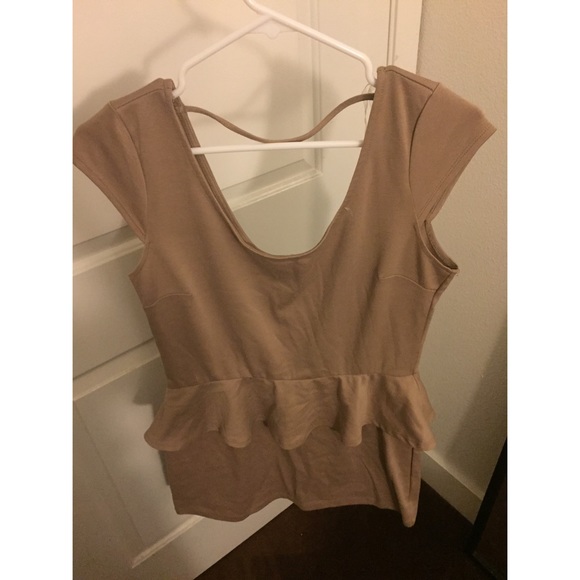 〽️ nude peplum/ruffle dress 〽️ - Picture 3 of 4