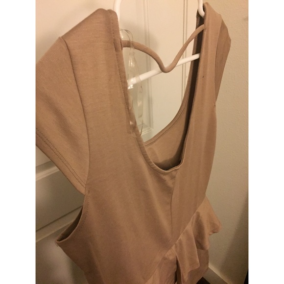 〽️ nude peplum/ruffle dress 〽️ - Picture 4 of 4