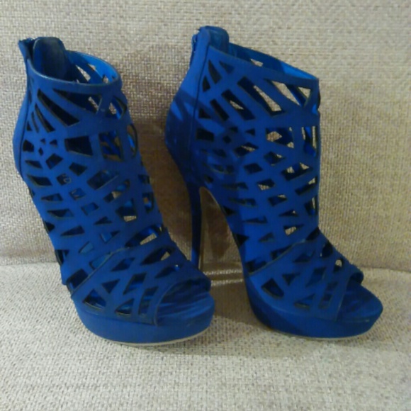 Heels - Picture 2 of 2