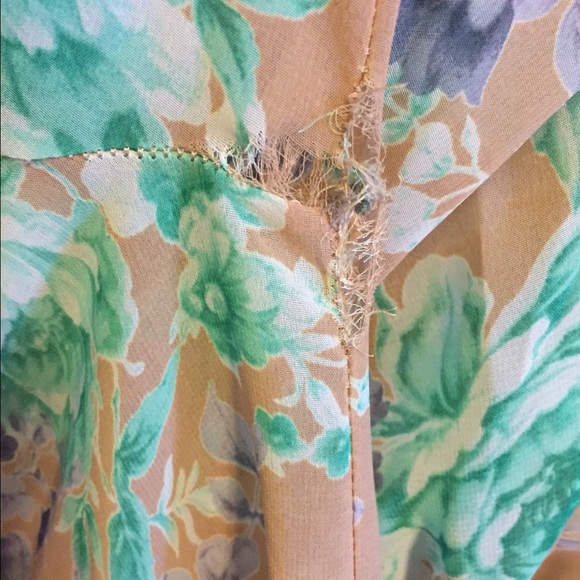 Gorgeous low back silk blouse - Picture 3 of 4