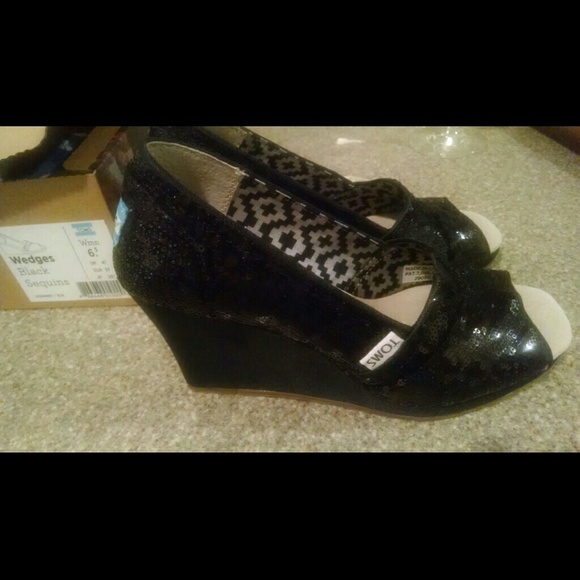 TOM'S SEQUIN WEDGES, NWT IN BOX