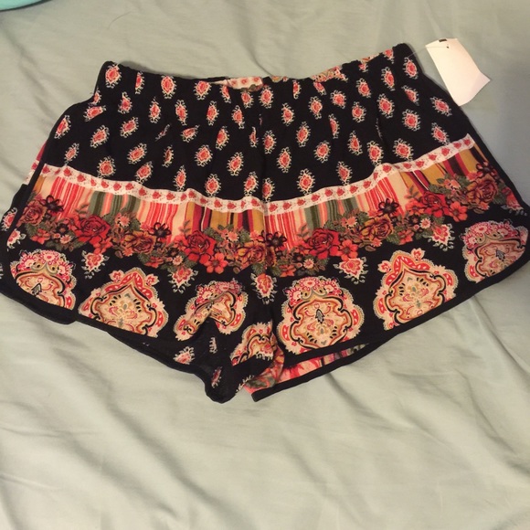 Pants - Dressy shorts