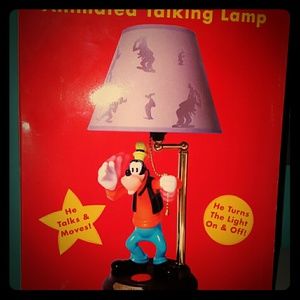 Goofy animated talking lamp