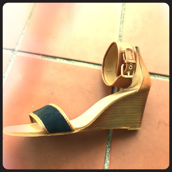 Coach wedge